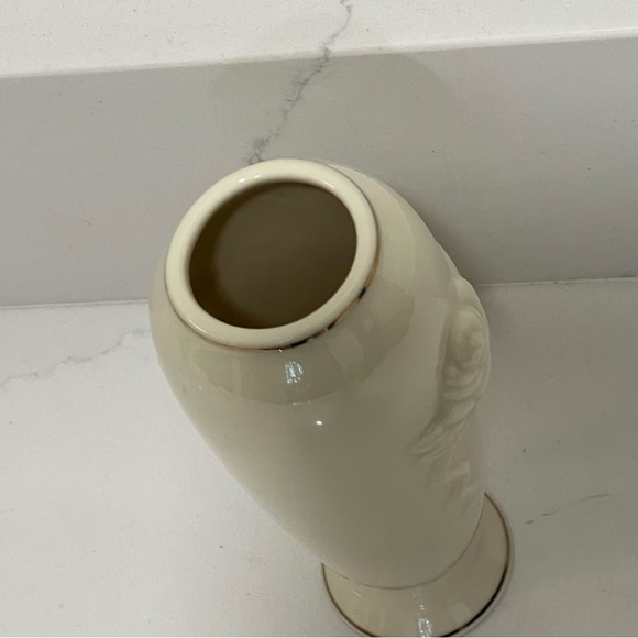 Lenox Beautiful Ivory Rose Blossom Karat Gold Trim Small Bud Flower Vase - Picture 5 of 9